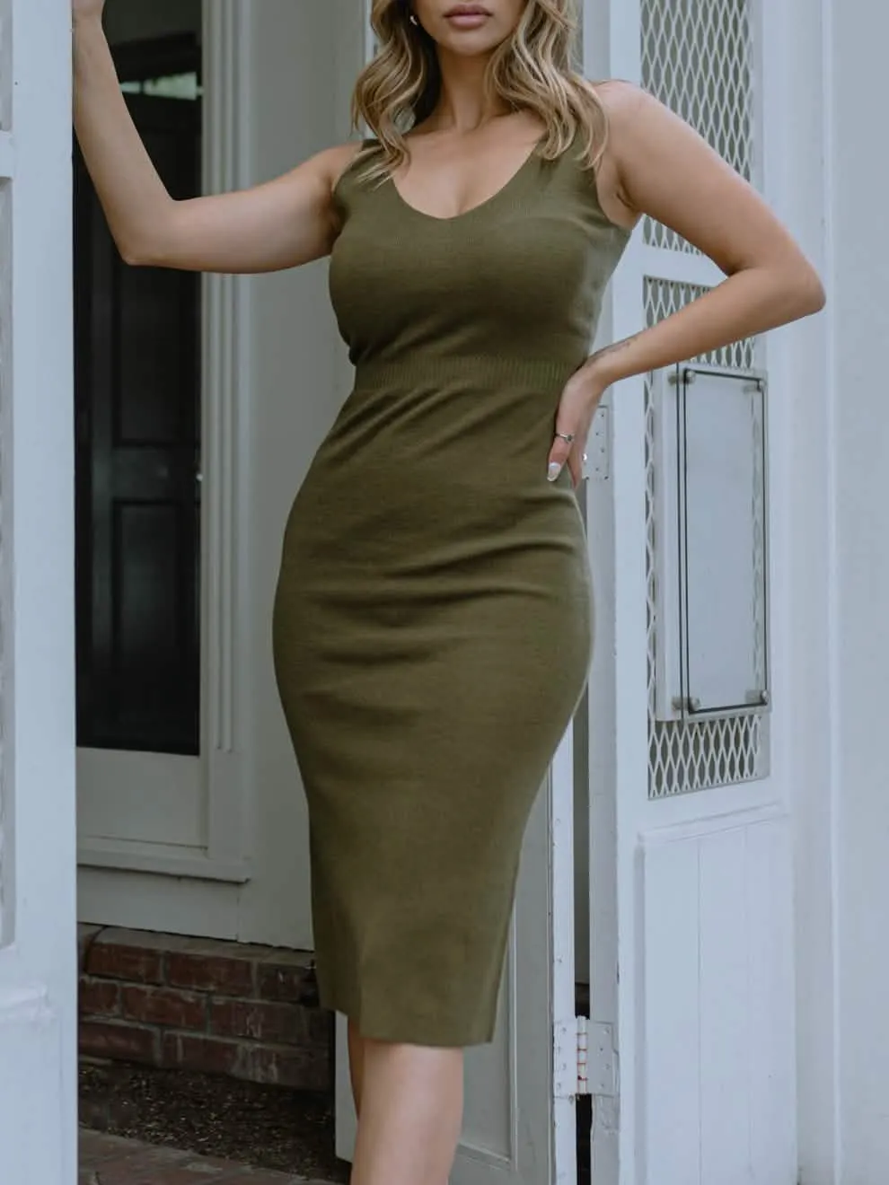 Chic Ribbed Knit Midi Dress for Every Occasion